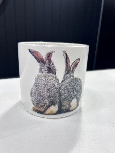 Two Rabbits pot white